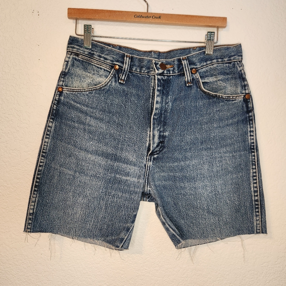 Wrangler Women's Cut Off Classic Denim Shorts, Size 31